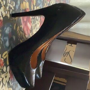 Black leather upper dressy shoes size 8 1/2 B (38 1/2)
